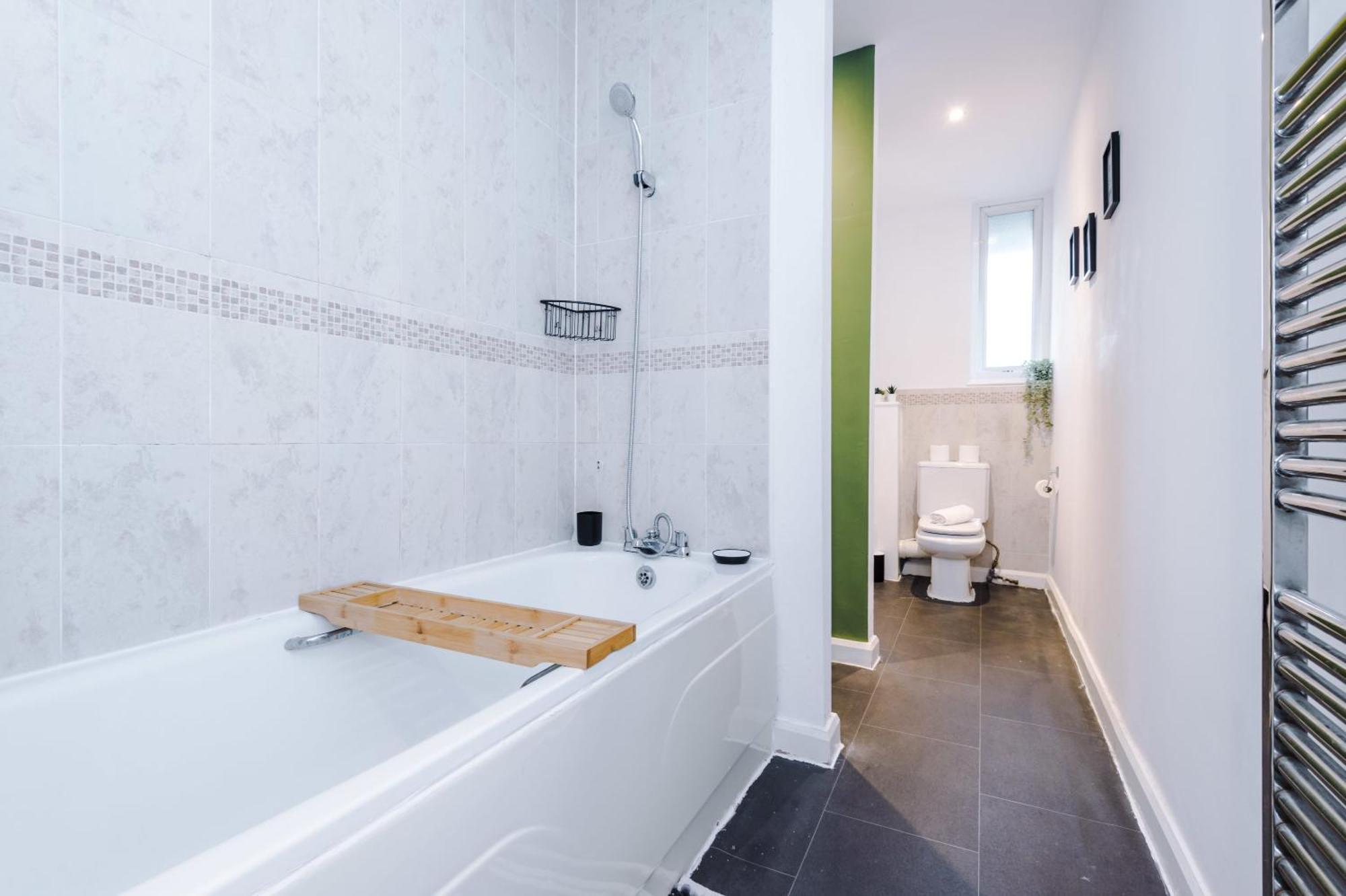 Rest&Recharge At A Spacious Townhouse By The Etihad Villa Manchester Exteriör bild
